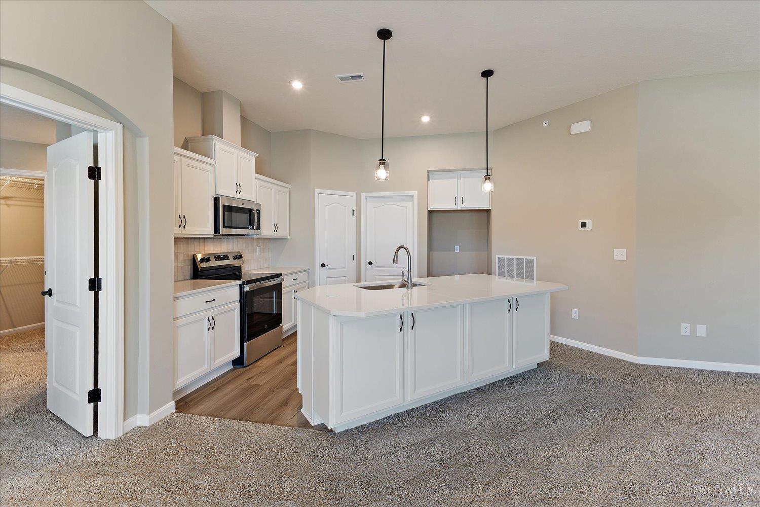 547 Tradition Ridge, Unit 81301 Cincinnati, OH 45245 - Photo 3 of 34