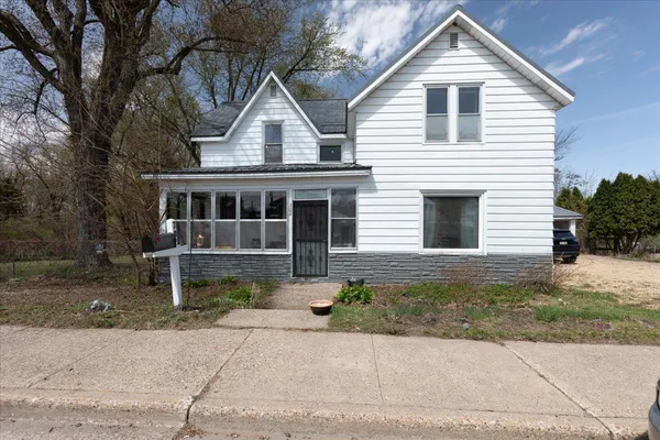 $199,302 | 302 East Main Street, Durand, WI 54736
