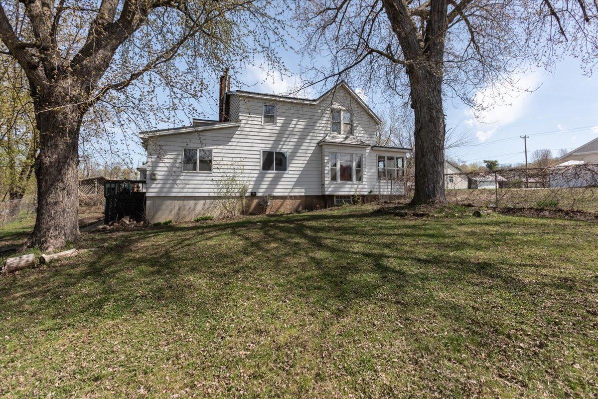 302 East Main Street Durand, WI 54736 - Photo 3 of 40