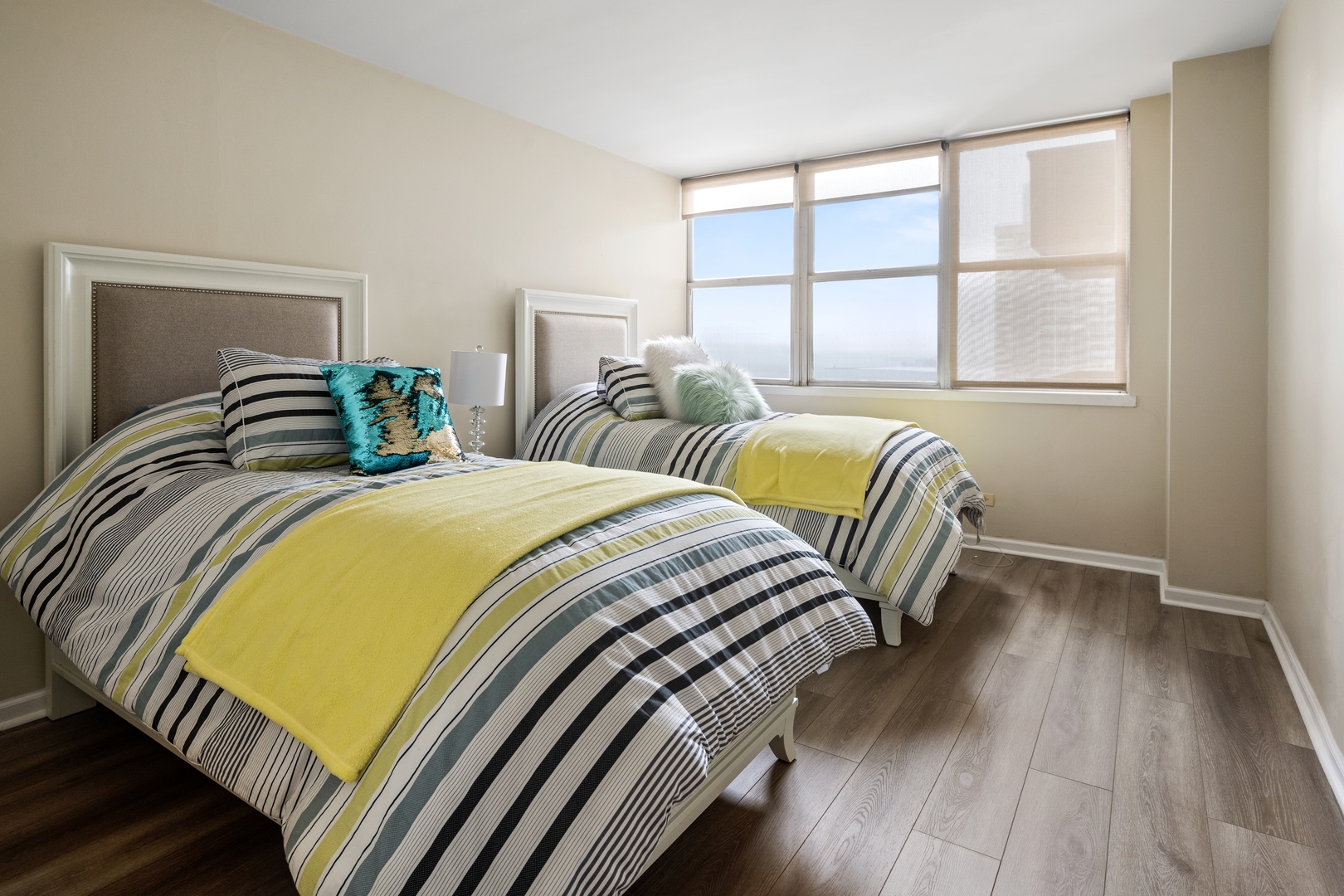 6301 North Sheridan Road, Unit 8E Chicago, IL 60660 - Photo 13 of 19 a bed sitting in a bedroom next to a window