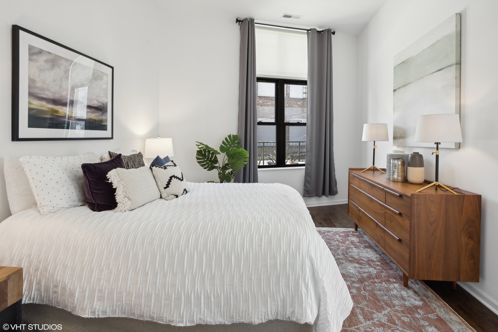 3631 North Halsted Street, Unit 208 Chicago, IL 60613 - Photo 8 of 19 a bedroom with a large bed and a window