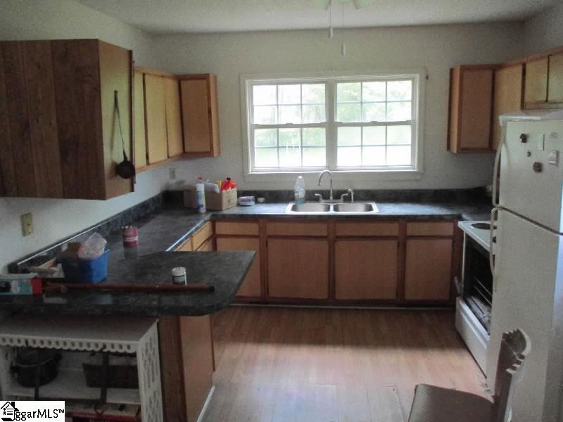 505 Academy Street Clinton, SC 29325 - Photo 8 of 11 Gallery Image 8