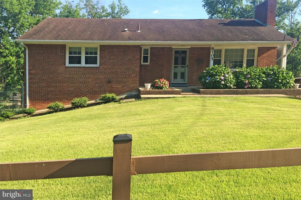 6705 Braddock Road Springfield, VA 22151 - Photo 1 of 30 Exterior (Front)