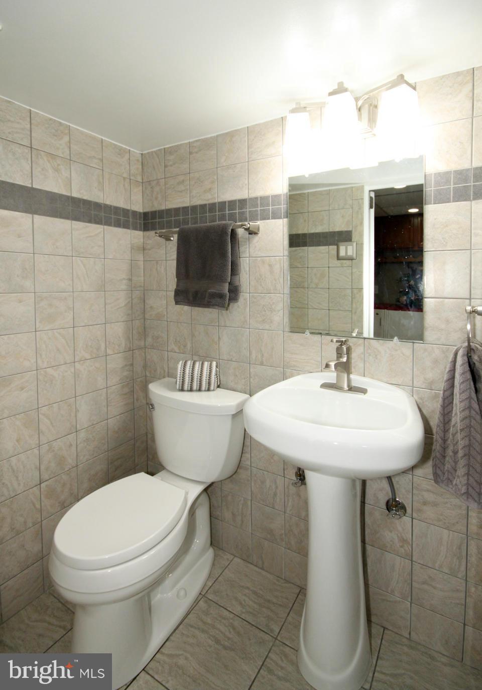 6705 Braddock Road Springfield, VA 22151 - Photo 25 of 30 Bath