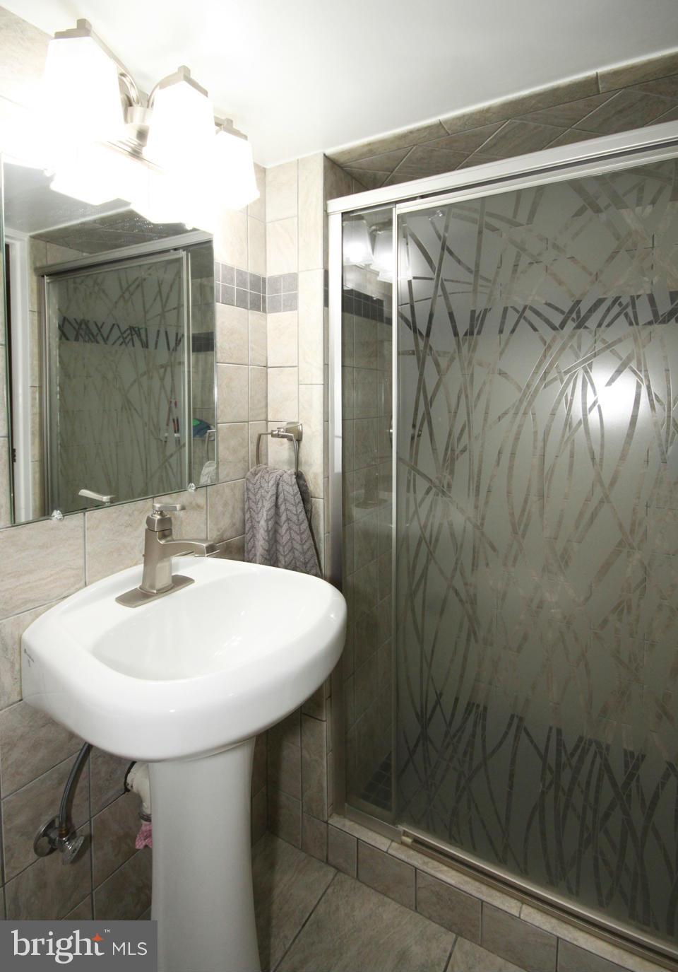 6705 Braddock Road Springfield, VA 22151 - Photo 26 of 30 Bath