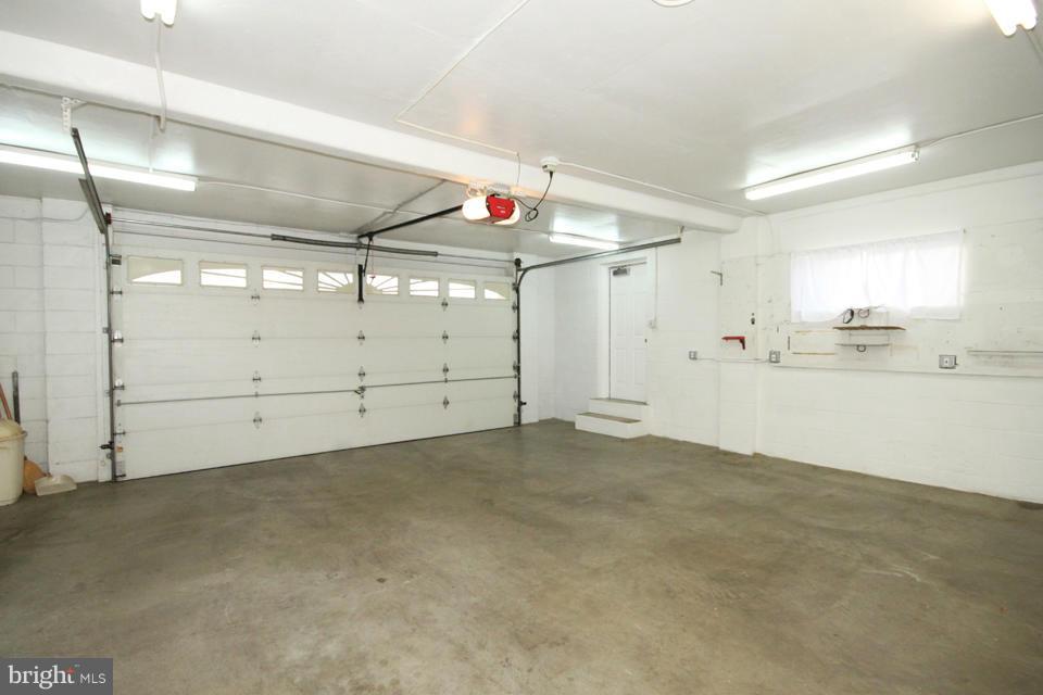 6705 Braddock Road Springfield, VA 22151 - Photo 27 of 30 Garage