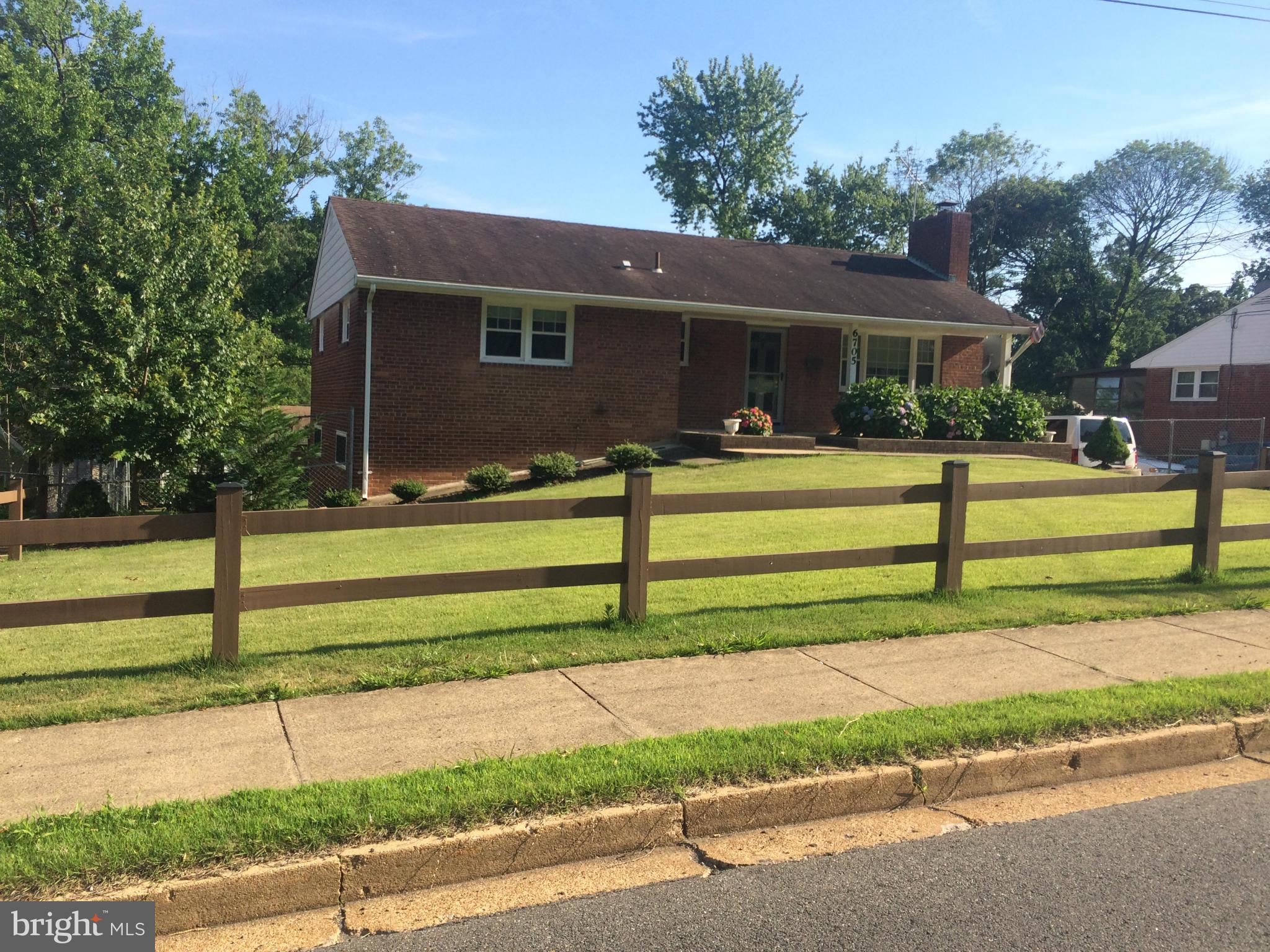 6705 Braddock Road Springfield, VA 22151 - Photo 29 of 30 Exterior (Front)