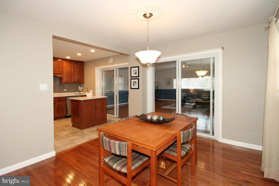 6705 Braddock Road Springfield, VA 22151 - Photo 4 of 30 Dining Room