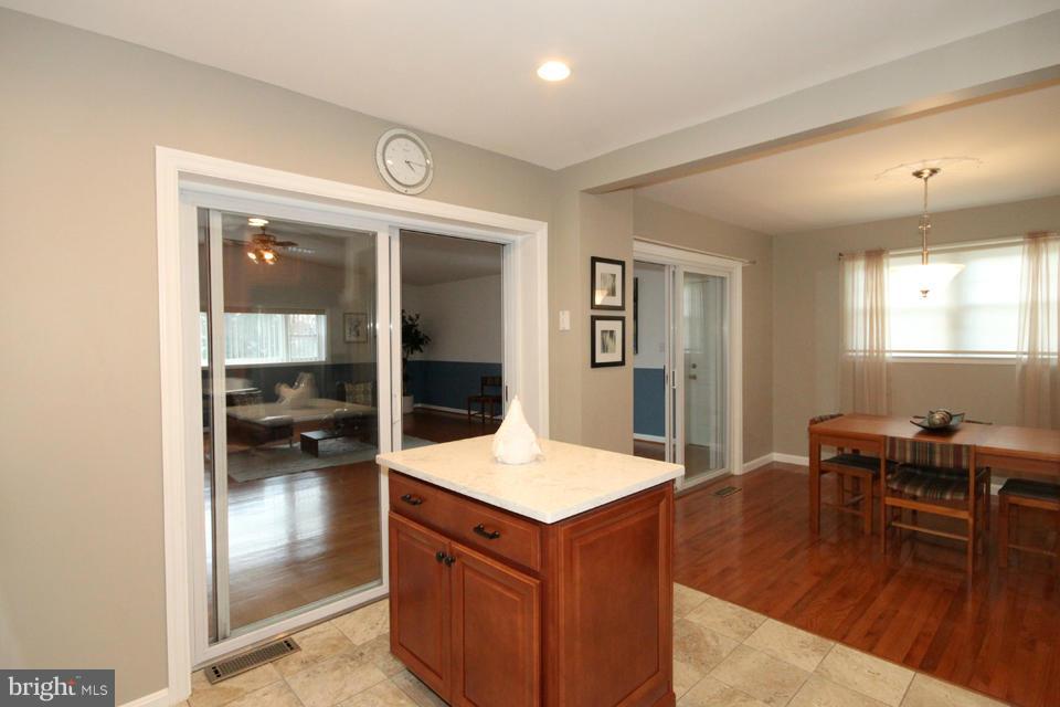 6705 Braddock Road Springfield, VA 22151 - Photo 8 of 30 Kitchen