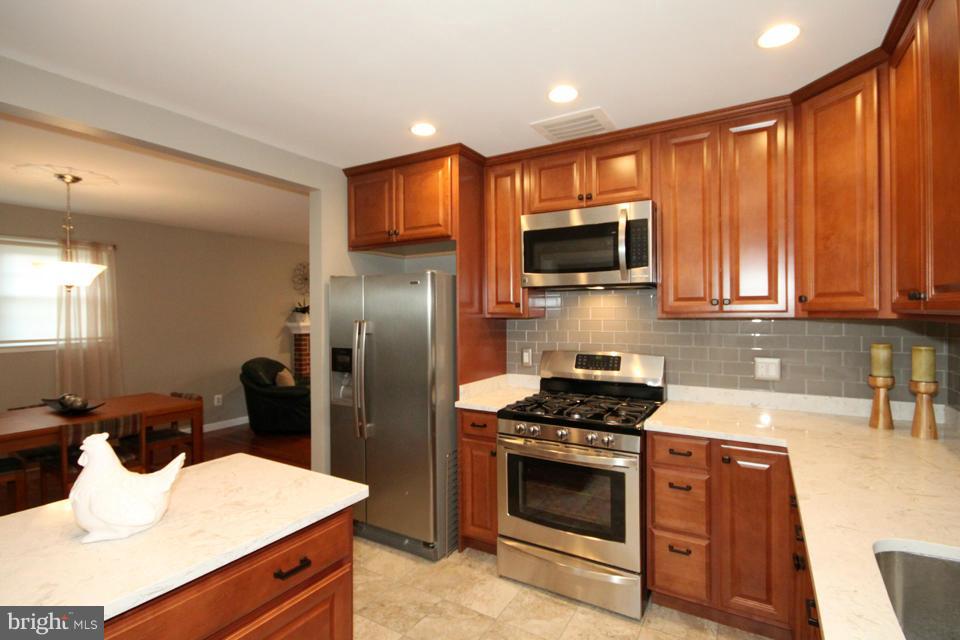 6705 Braddock Road Springfield, VA 22151 - Photo 9 of 30 Kitchen