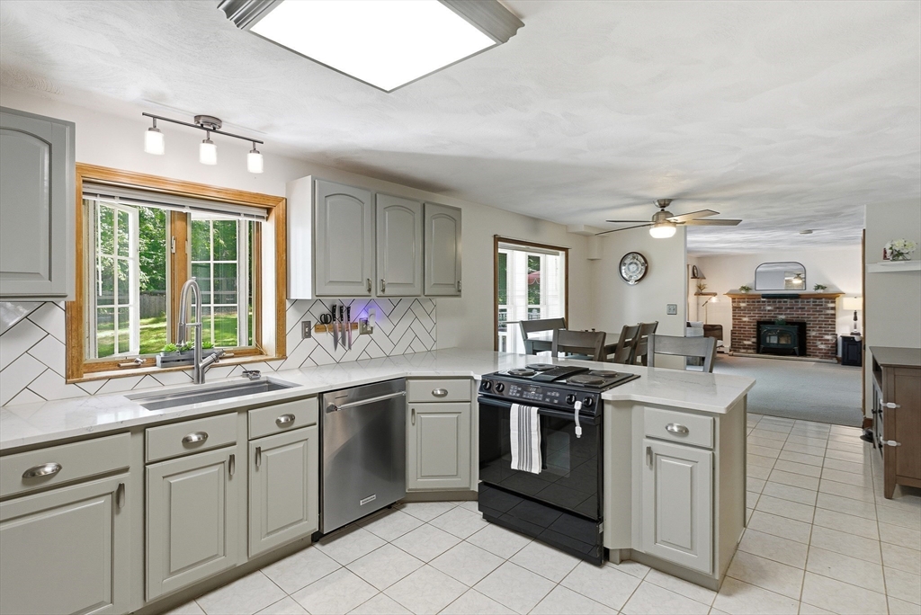 649 Concord Road Marlborough, MA 01752 - Photo 8 of 39