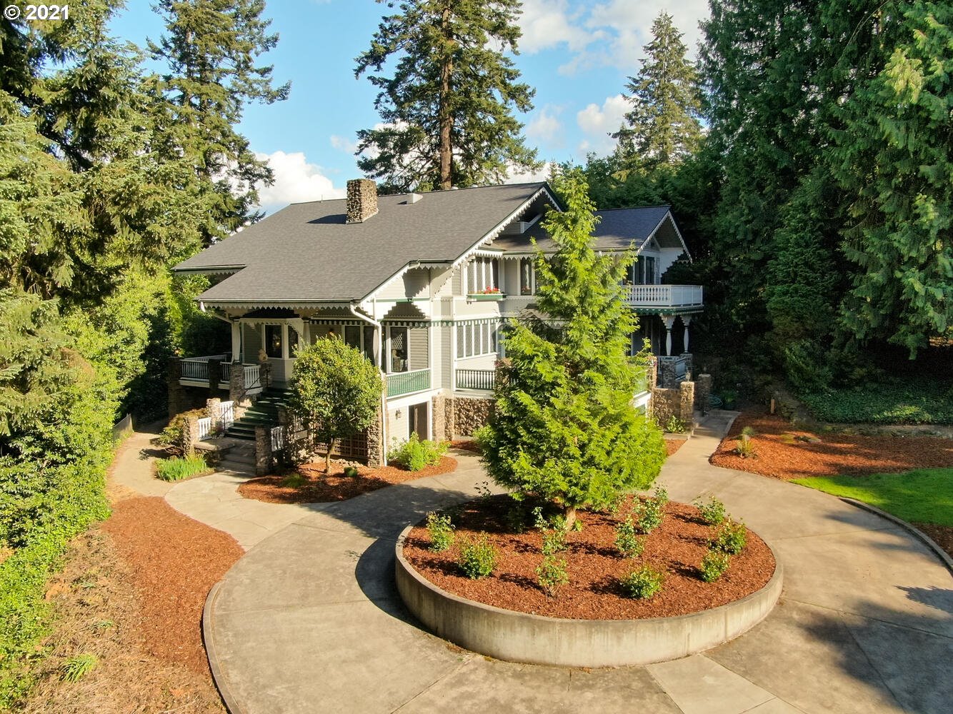 10643 South Riverside Drive Portland, OR 97219 - Photo 1 of 32 Gallery Image 1