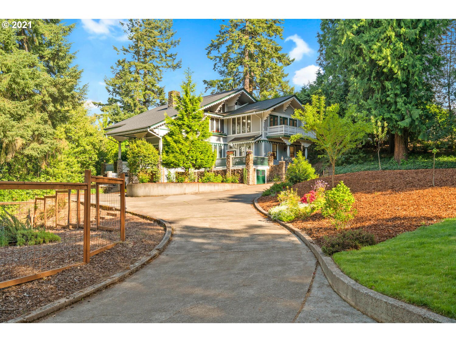 10643 South Riverside Drive Portland, OR 97219 - Photo 2 of 32 Gallery Image 2