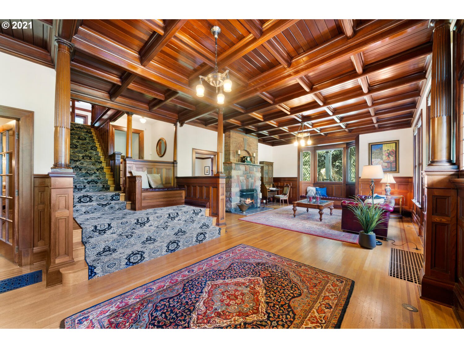 10643 South Riverside Drive Portland, OR 97219 - Photo 12 of 32 Gallery Image 12