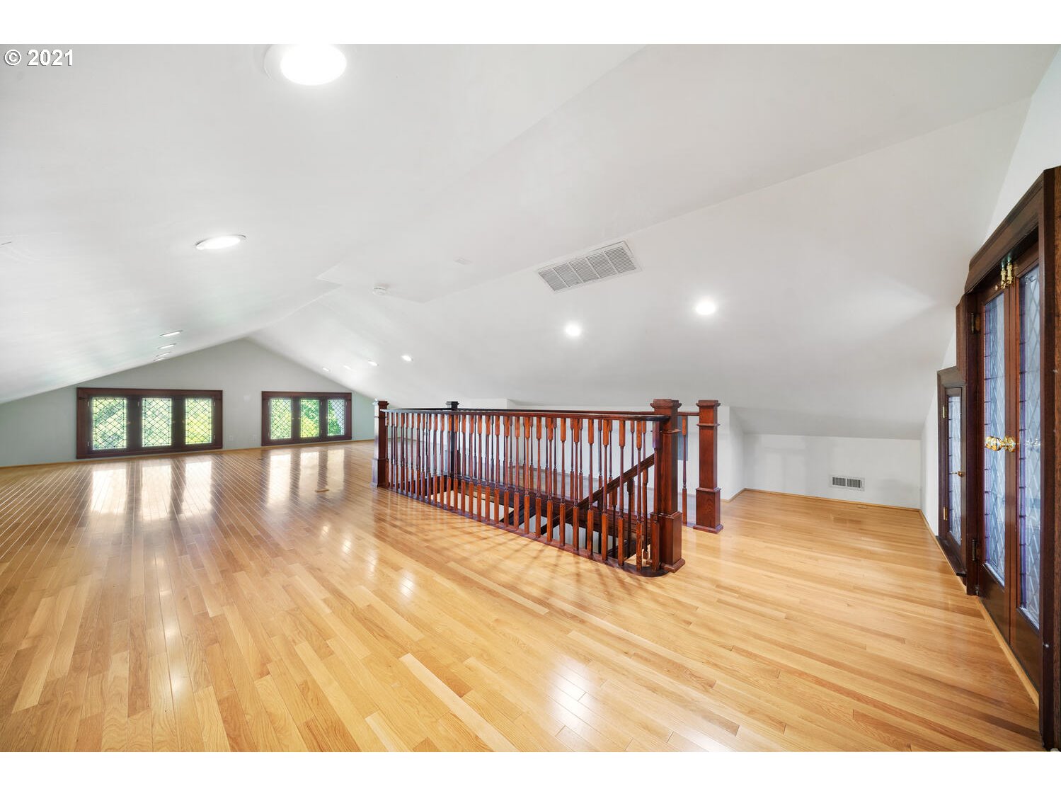 10643 South Riverside Drive Portland, OR 97219 - Photo 26 of 32 Gallery Image 26