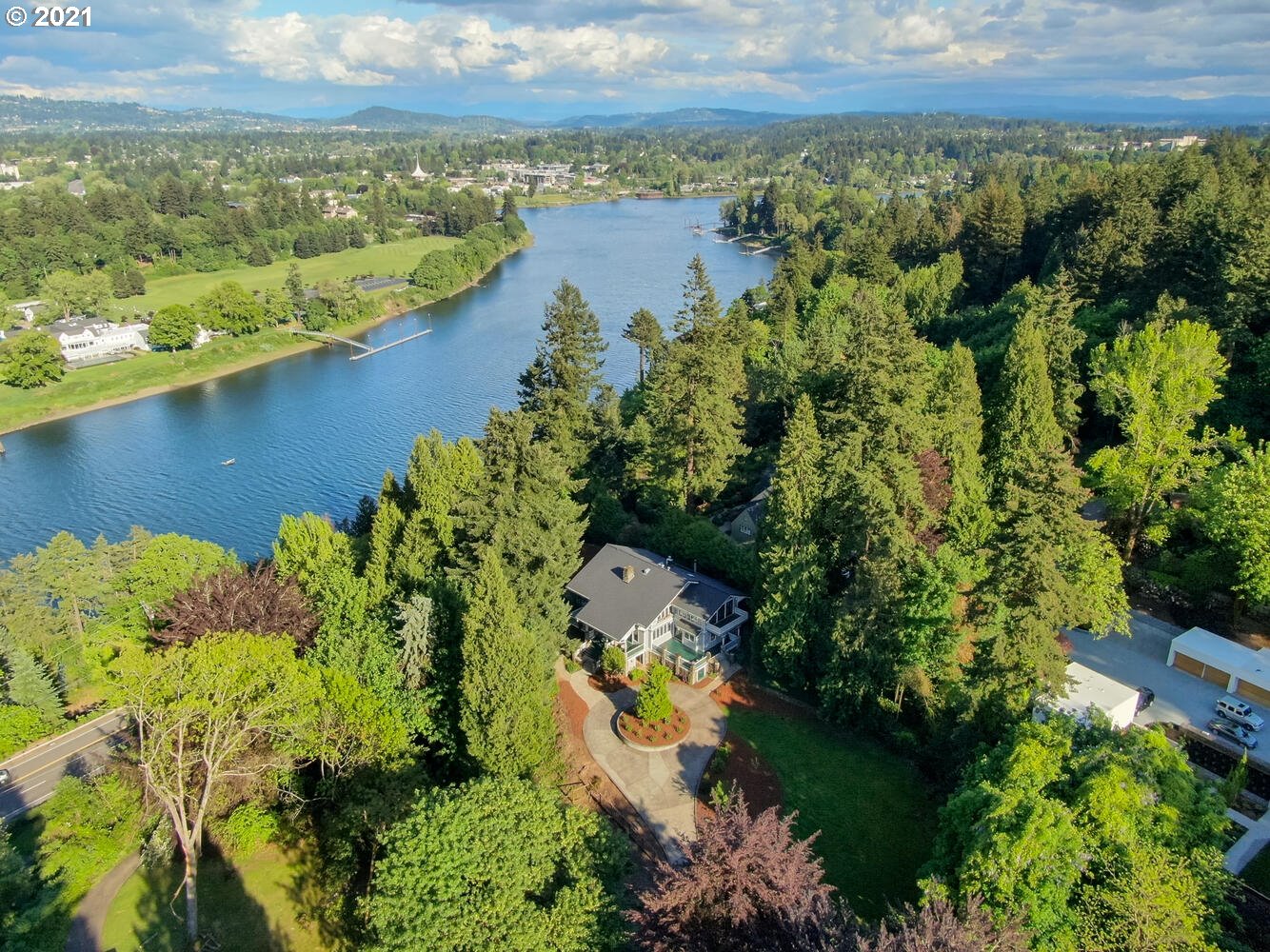 10643 South Riverside Drive Portland, OR 97219 - Photo 31 of 32 Gallery Image 31