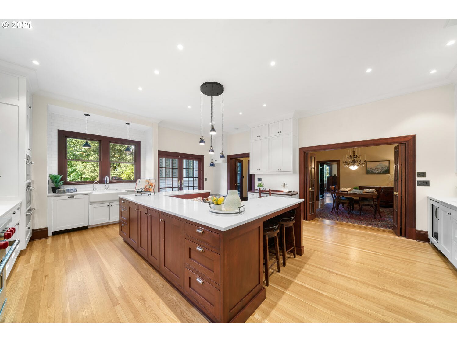10643 South Riverside Drive Portland, OR 97219 - Photo 6 of 32 Gallery Image 6