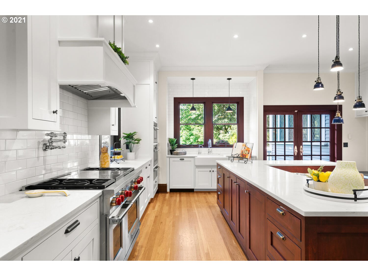 10643 South Riverside Drive Portland, OR 97219 - Photo 8 of 32 Gallery Image 8