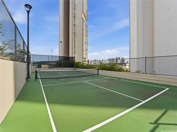 $298,000 | 2499 Kapiolani Boulevard, Unit 3202, Honolulu, HI 96826