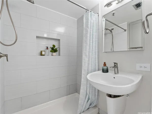 $298,000 | 2499 Kapiolani Boulevard, Unit 3202, Honolulu, HI 96826