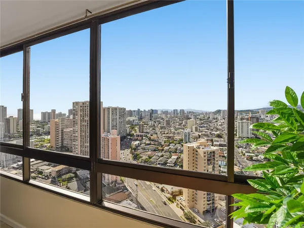 $298,000 | 2499 Kapiolani Boulevard, Unit 3202, Honolulu, HI 96826