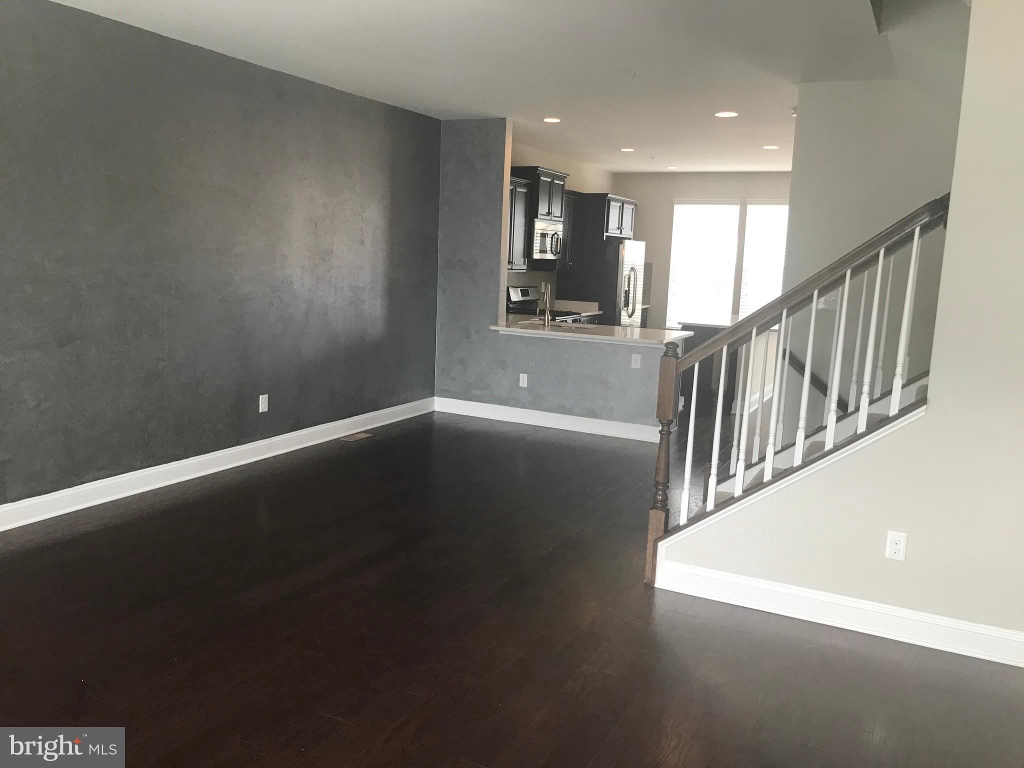 4646 Cambria Road Frederick, MD 21703 - Photo 3 of 33 Living Room