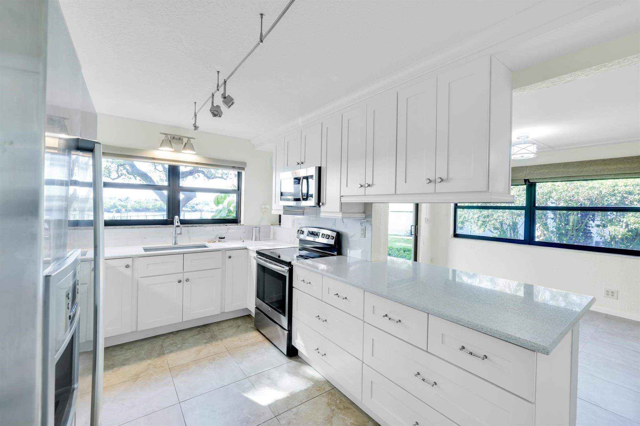 374 Golfview Road, Unit 106 North Palm Beach, FL 33408 - Photo 12 of 40 Photo 12