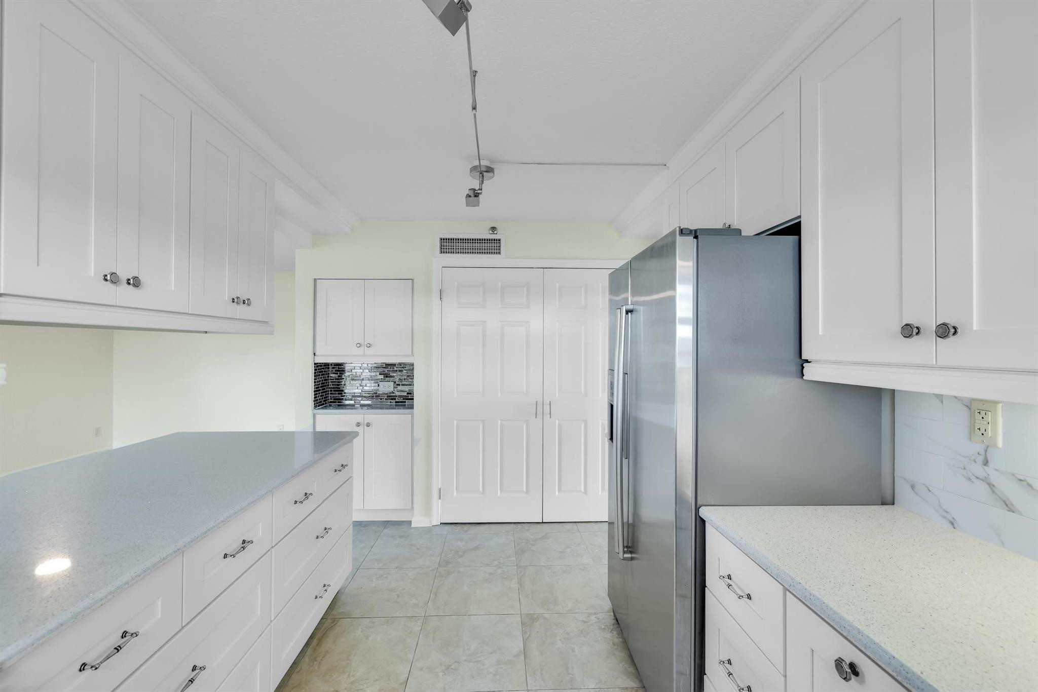 374 Golfview Road, Unit 106 North Palm Beach, FL 33408 - Photo 13 of 40 Photo 13