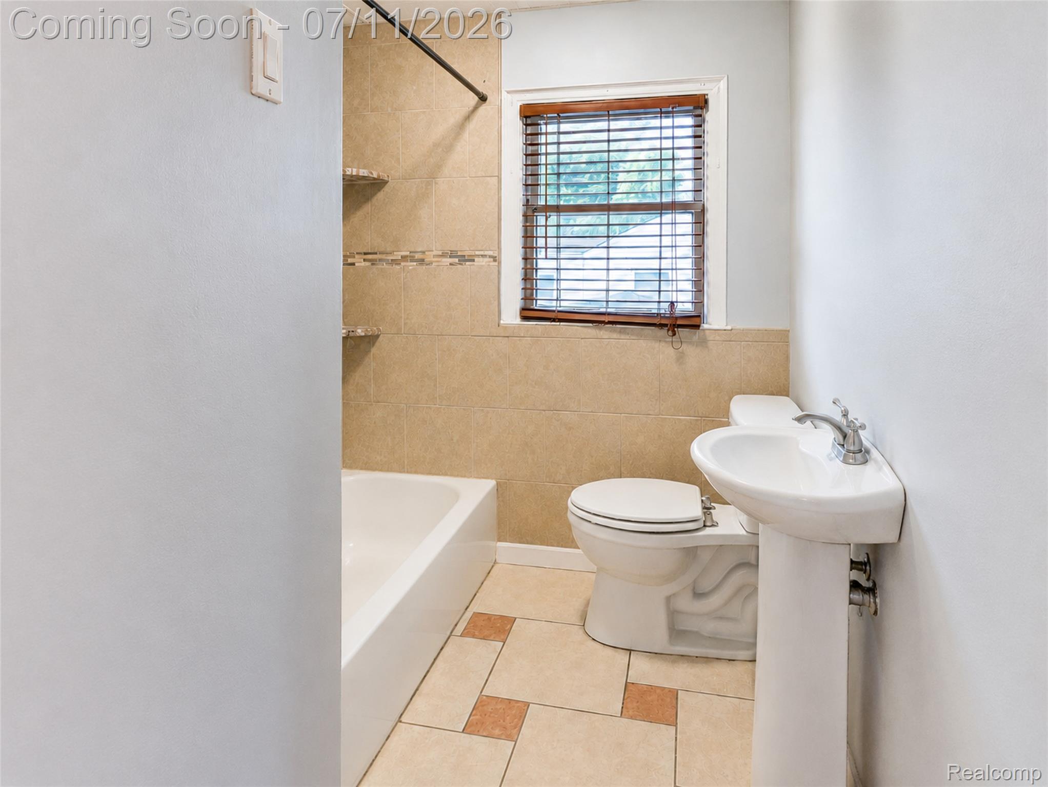 4855 Hatchery Road Waterford, MI 48329 - Photo 14 of 29 Combined Bathroom.jpg