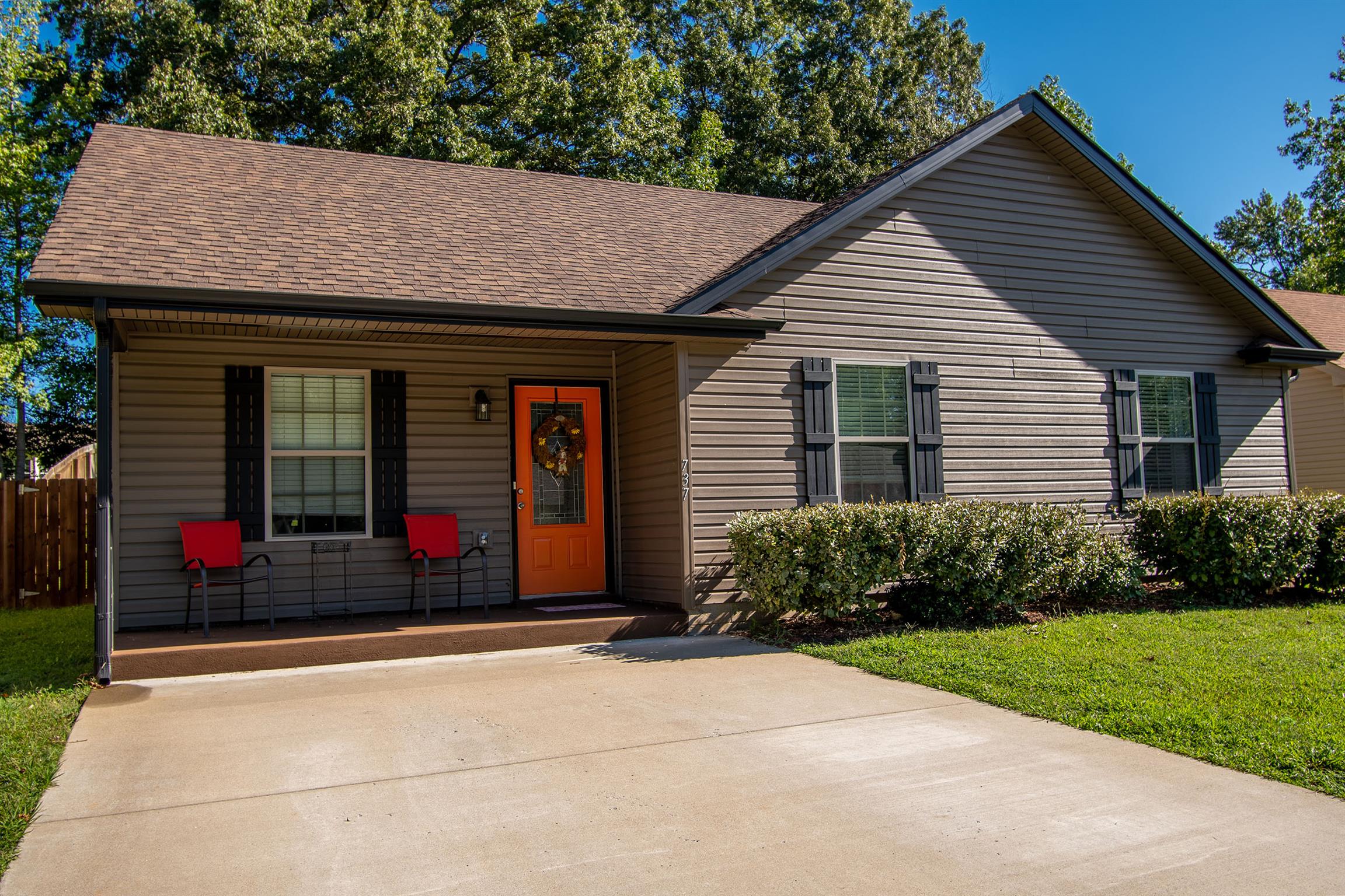 737 Inver Lane Clarksville, TN 37042 - Photo 1 of 17 a front view of a house with garden
