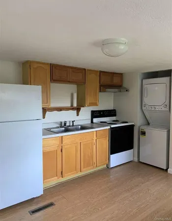 $1,900 | 11 Cherry Street, Unit B, Red Hook, NY 12571
