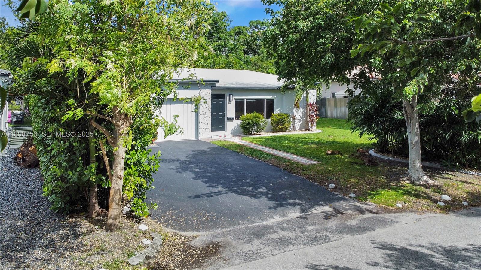 231 Northeast 43rd Street Miami, FL 33137 - Photo 28 of 35 a front view of a house with a yard