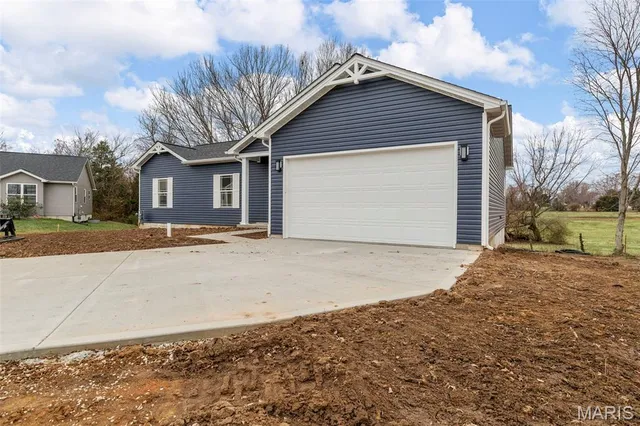 $289,000 | 4 Dogwood Court, St. Peters, MO 63376