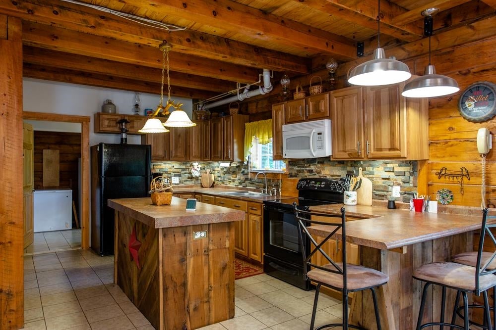 393 Hunters Rdg Trail Milam, WV 26838 - Photo 3 of 28 Gallery Image 3