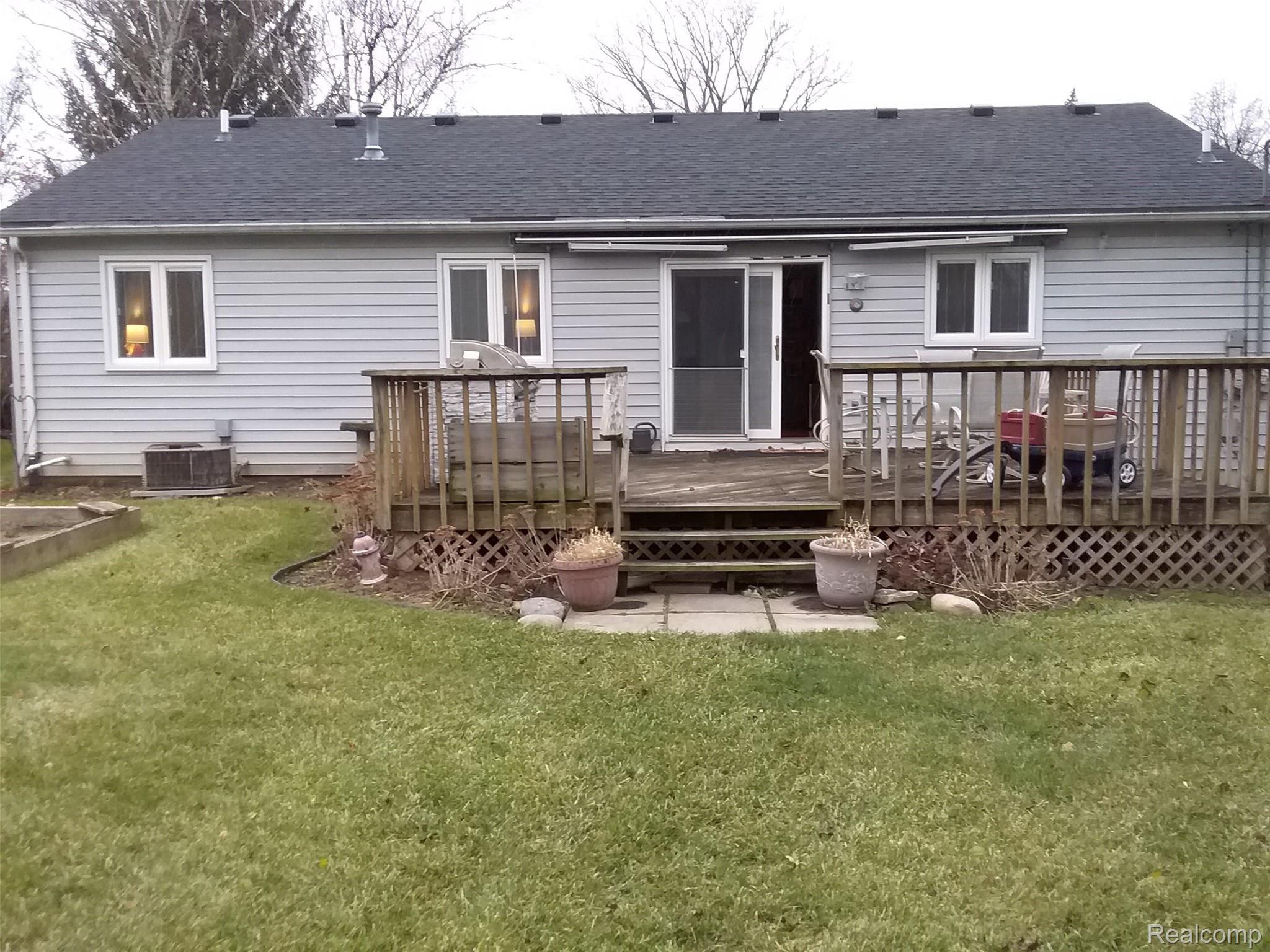 14902 Merriman Road Livonia, MI 48154 - Photo 19 of 21 20191204_143453.jpg