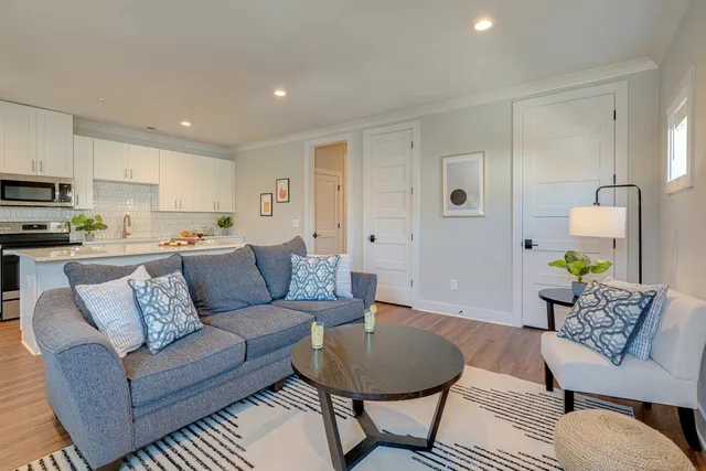 $2,495 | 805 B Bradford Avenue, Unit 201, Nashville, TN 37204