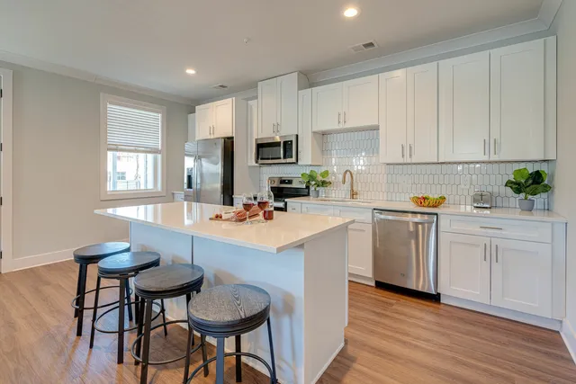 $2,495 | 805 B Bradford Avenue, Unit 201, Nashville, TN 37204