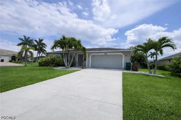 $2,595 | 2302 Southwest 53rd Terrace, Cape Coral, FL 33914