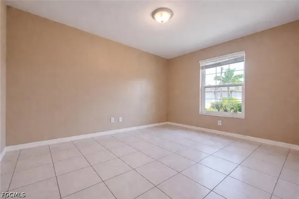 $2,595 | 2302 Southwest 53rd Terrace, Cape Coral, FL 33914