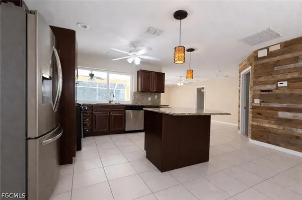 $2,595 | 2302 Southwest 53rd Terrace, Cape Coral, FL 33914