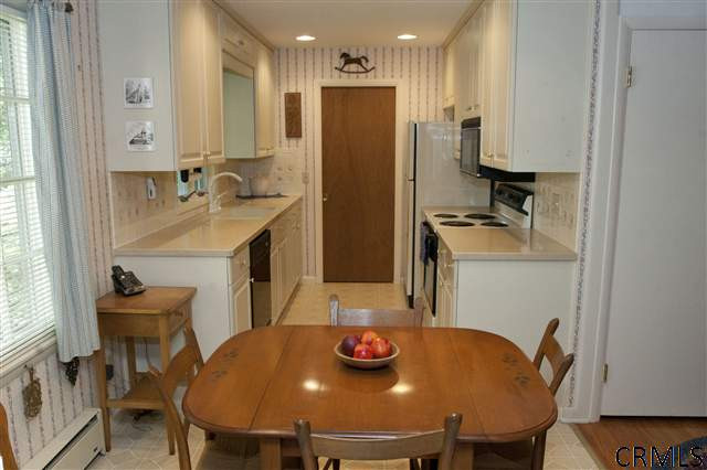 487 Stratton Place Bethlehem, NY 12054 - Photo 4 of 8 Photo 4