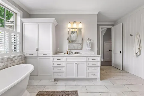 $3,795,000 | 20455 Park Place, Deephaven, MN 55331
