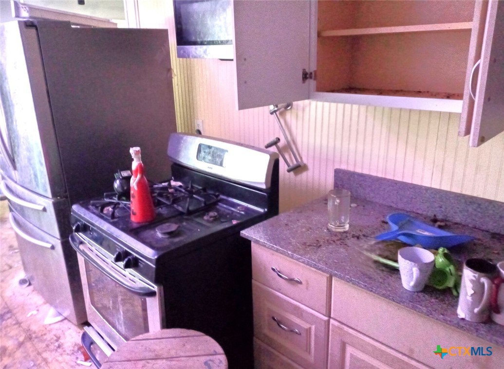 2001 East Forrest Street Victoria, TX 77901 - Photo 7 of 16 a bathroom with a sink and a mirror