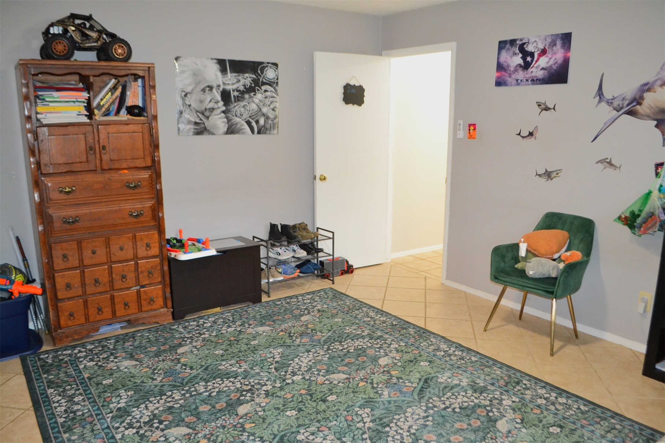 610 East X Street Deer Park, TX 77536 - Photo 29 of 44 a living room with furniture and wooden floor