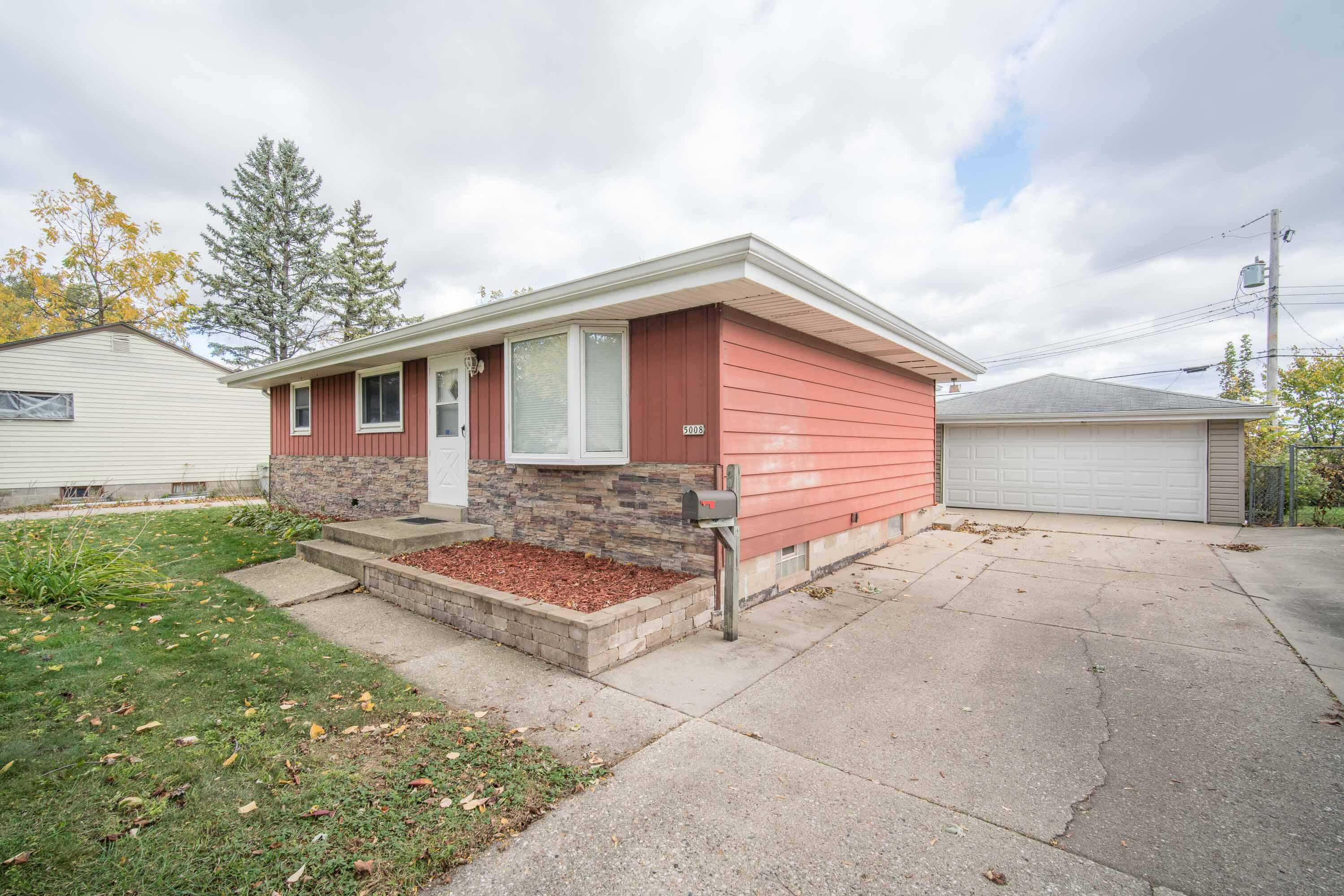 5008 North 104th Street Milwaukee, WI 53225 - Photo 2 of 27 26 (2)