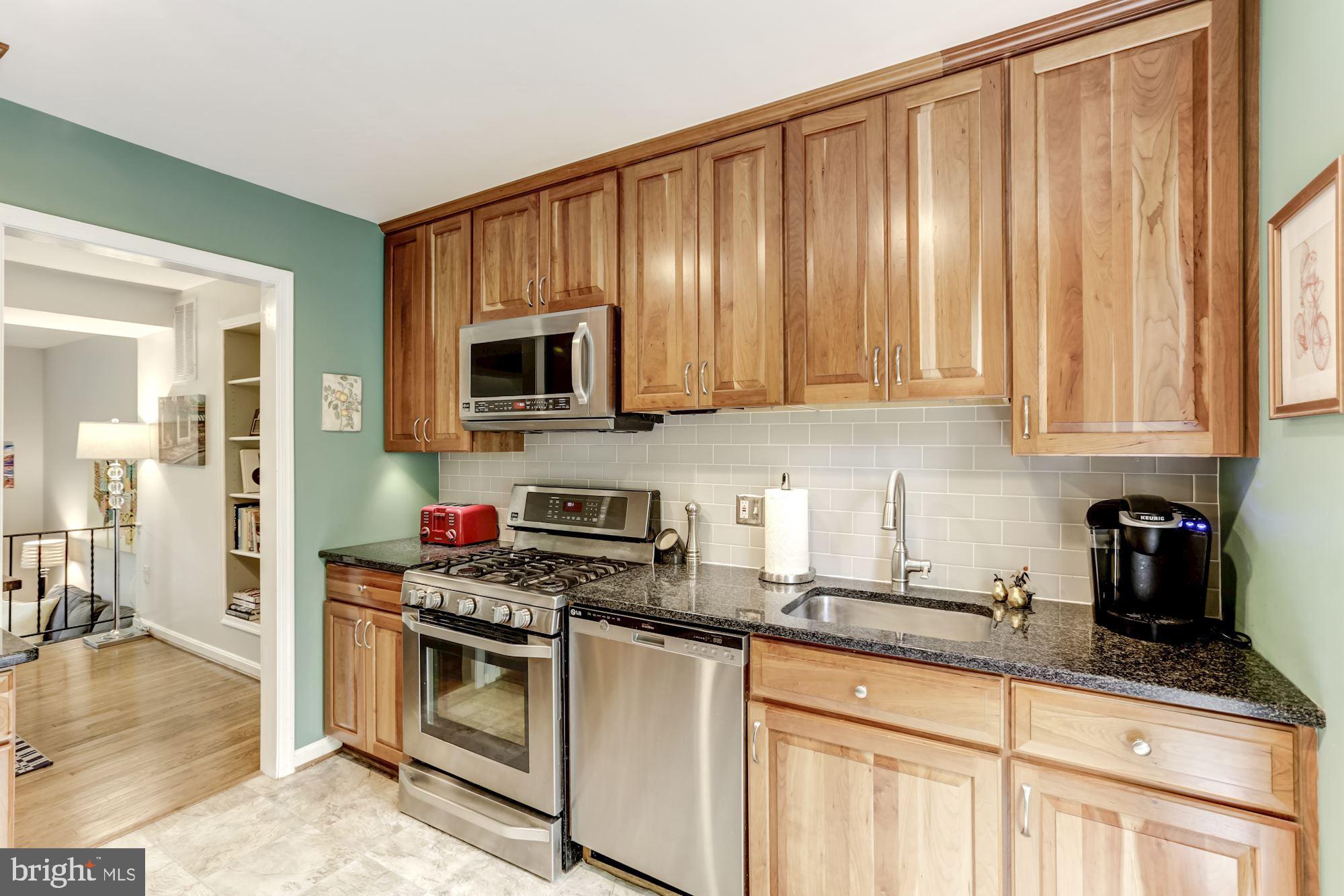 1512 Chatham Colony Court Reston, VA 20190 - Photo 13 of 31 Stainless steal appliances & gas cooking