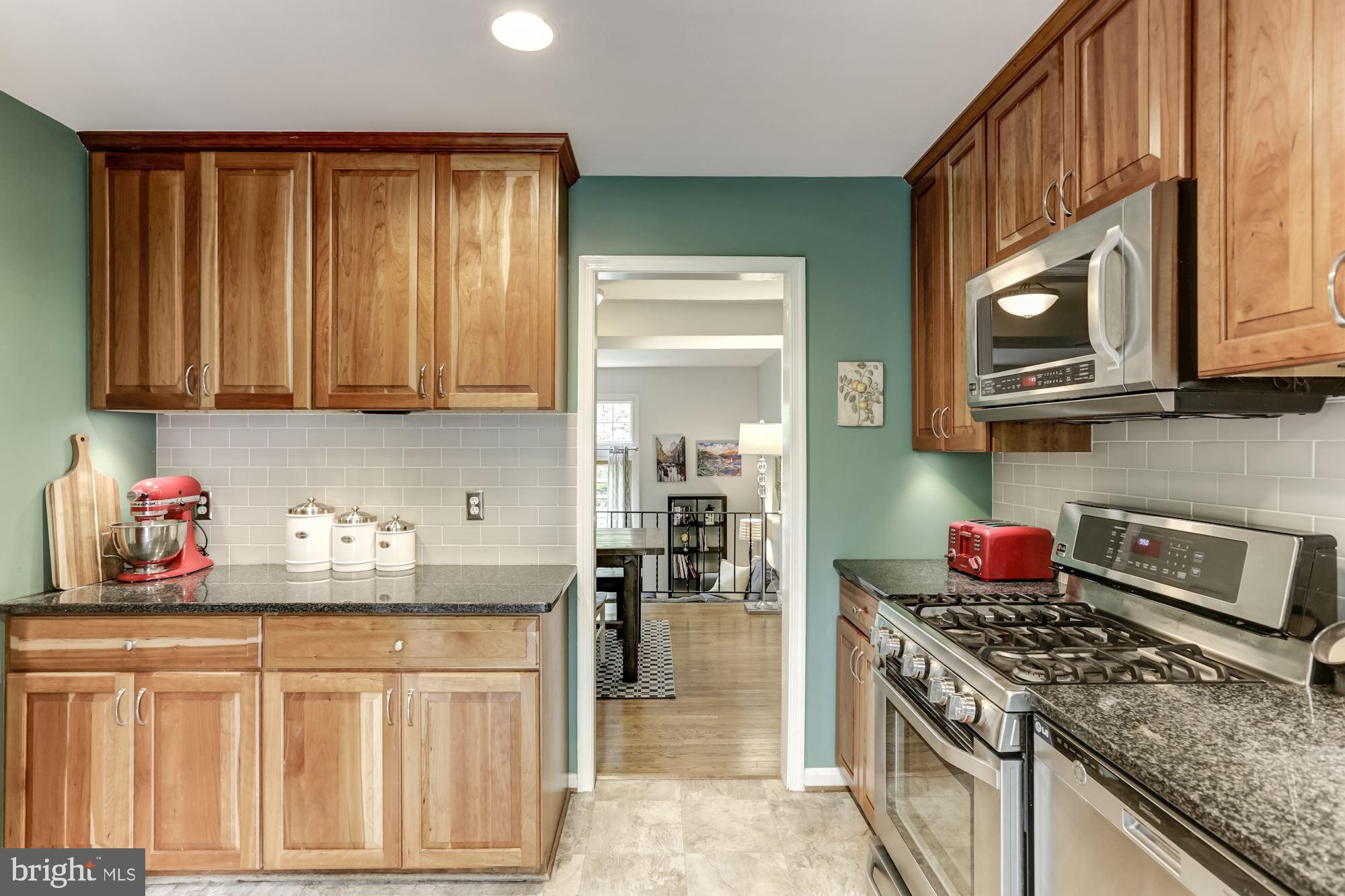 1512 Chatham Colony Court Reston, VA 20190 - Photo 14 of 31 Fully remodeled kitchen