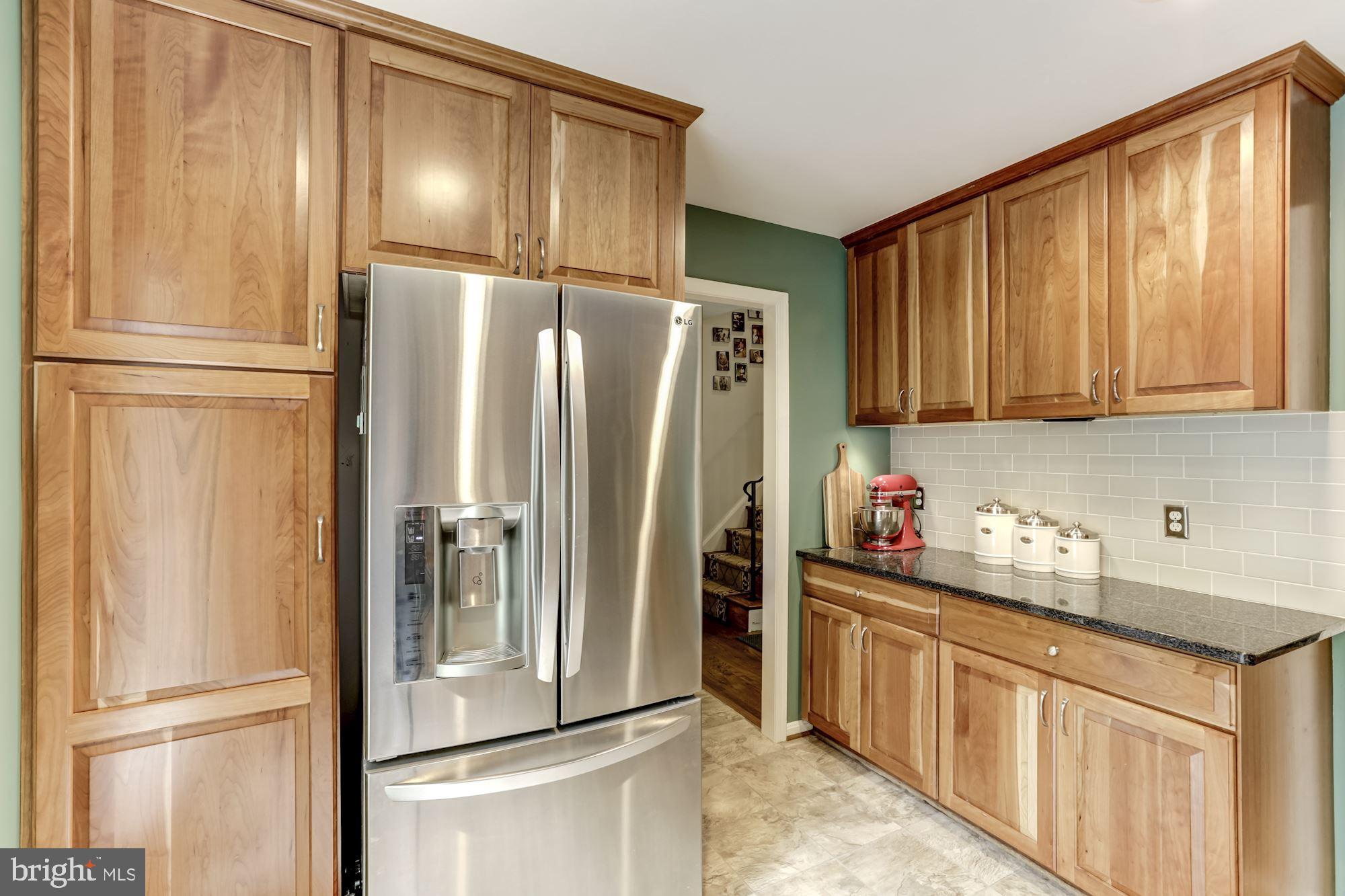 1512 Chatham Colony Court Reston, VA 20190 - Photo 15 of 31 Refrigerator w/ ice & water in the door, Lg pantry