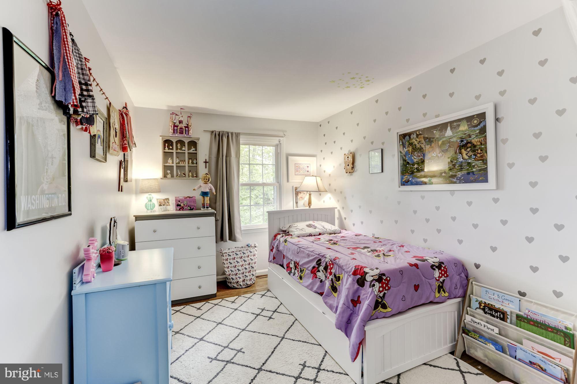 1512 Chatham Colony Court Reston, VA 20190 - Photo 22 of 31 Large second bedroom overlooking back yard