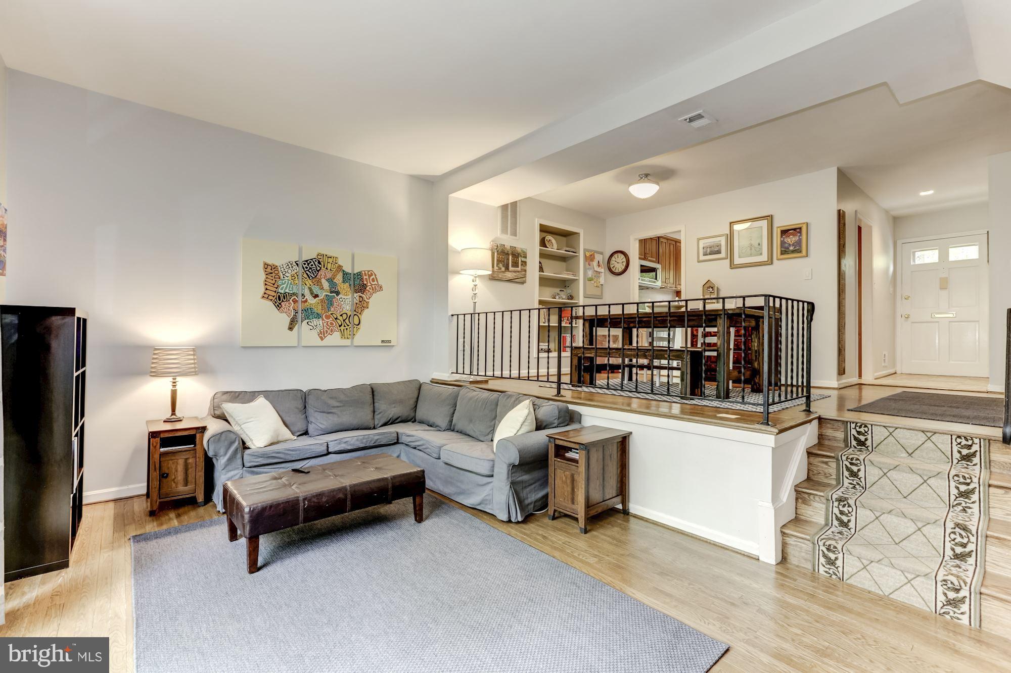 1512 Chatham Colony Court Reston, VA 20190 - Photo 4 of 31 Dramatic high ceilings in family room